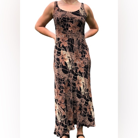 ESSA DONNA Maxi Dress - Picture 2 of 6